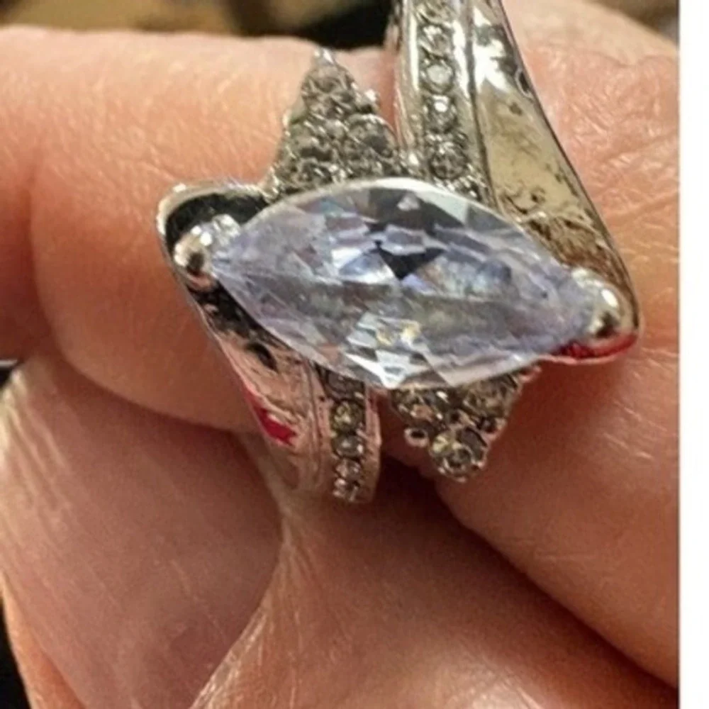 Silver Tone Marquise Cut Crystal Bypass Fashion Ring Size 9‎